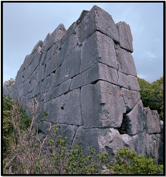Pyramides et constructions cyclopéennes en Italie Part 1