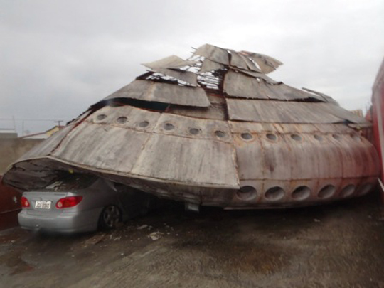 Une soucoupe écrase une voiture au Brésil