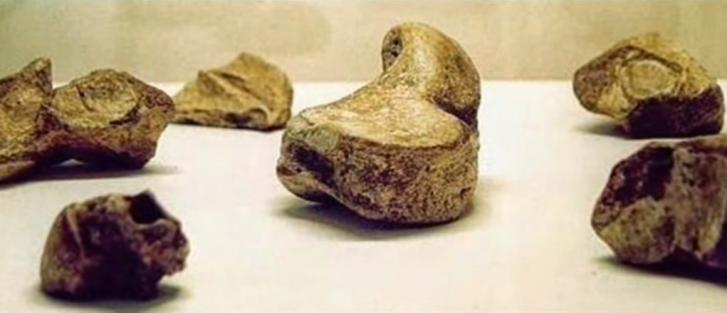 Equateur pyramide artefacts3