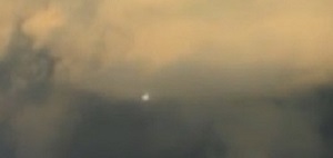 Islande ufo3zoomx2 04 09 2014 mini