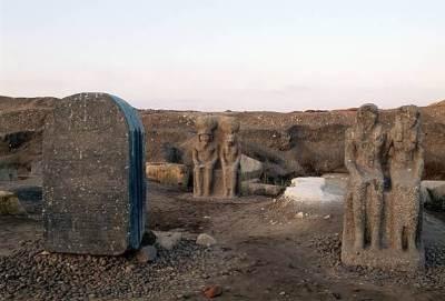 Site archeologique bouto egypte statues